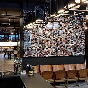 Zoom 4*, Brüksel Belçika
